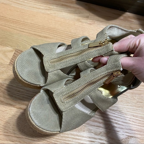 Michael Michael Kors Wedge Sandals Sz 10 Fabric Tan Women’s - Picture 6 of 9
